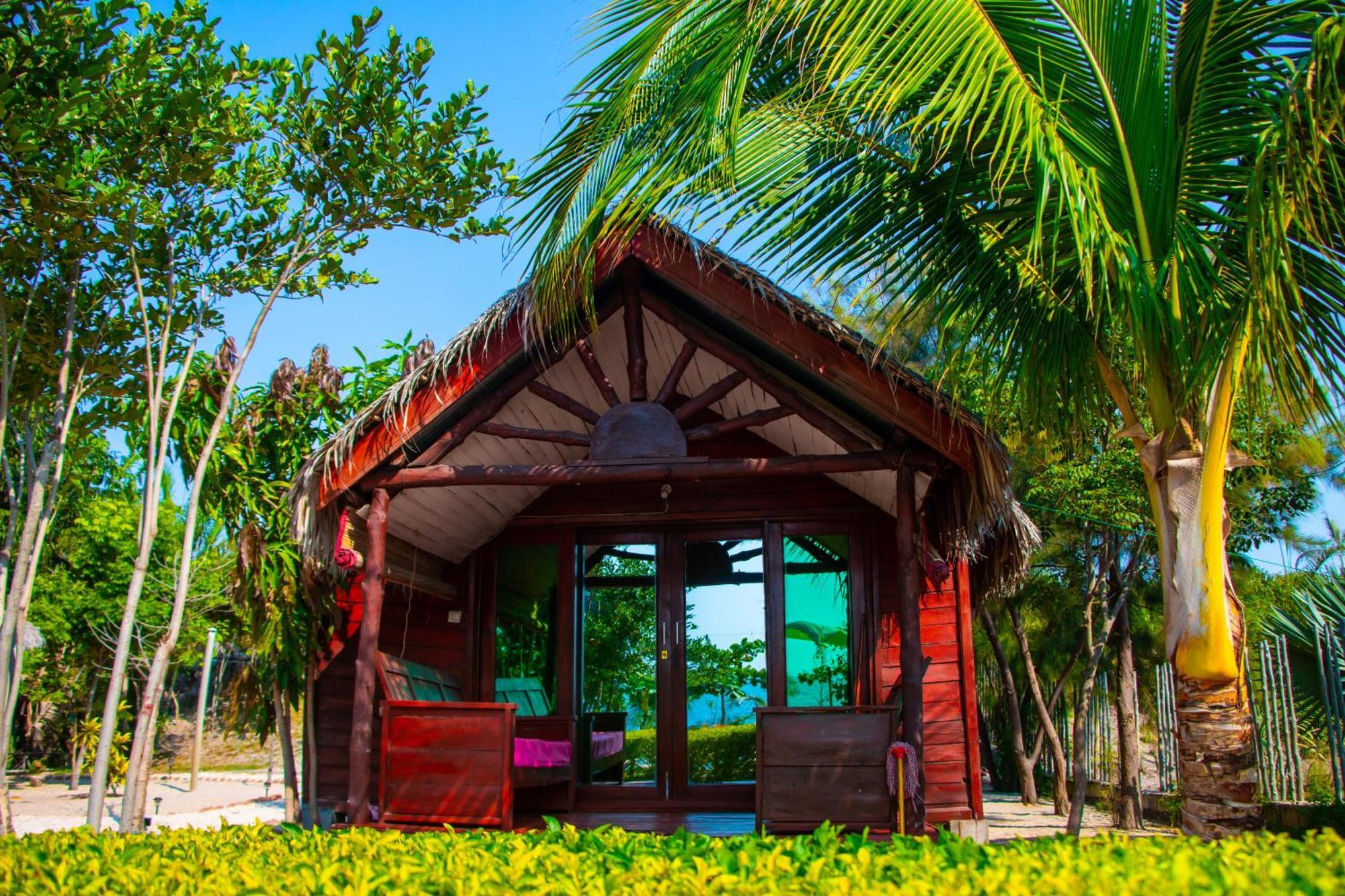 Ampazony Oasis Lodge Mahajanga Exterior foto